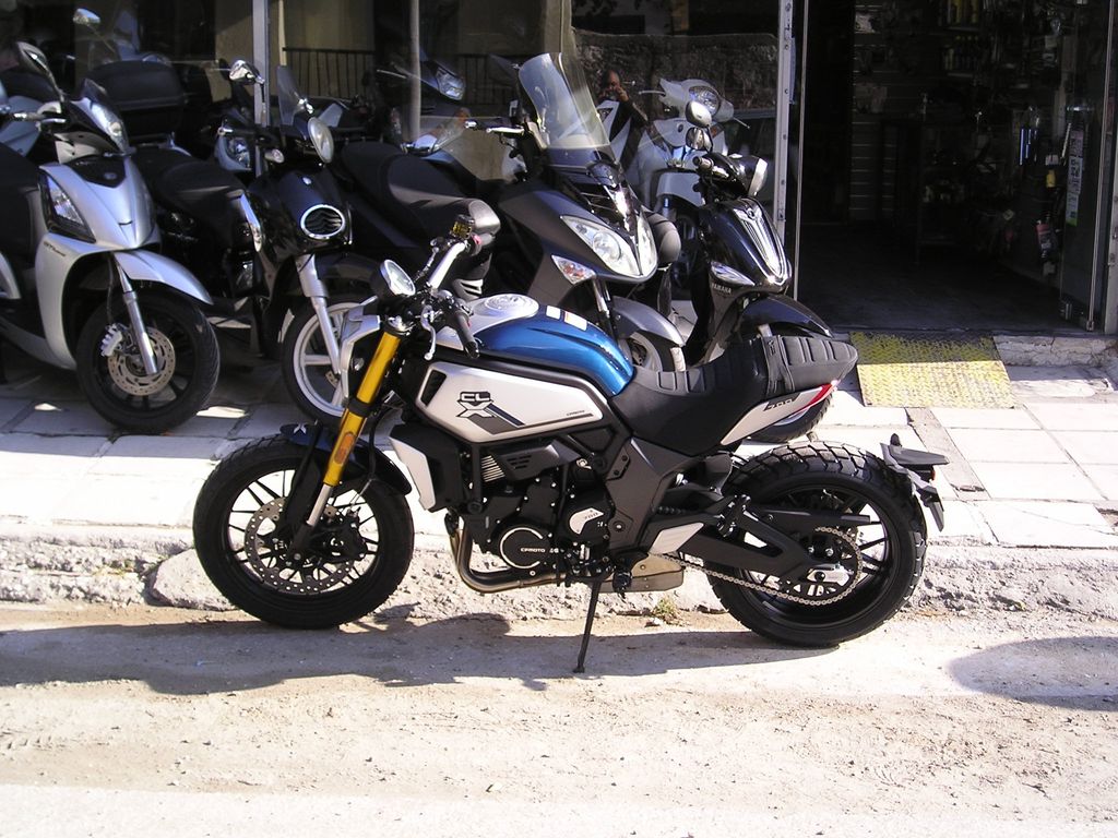 CFMoto '24 700CL-X